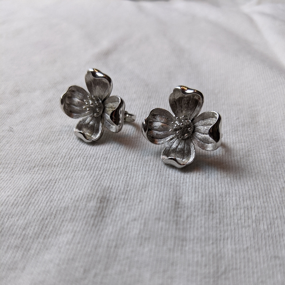 Vintage Trifari Silver Color Flower Clip Earrings